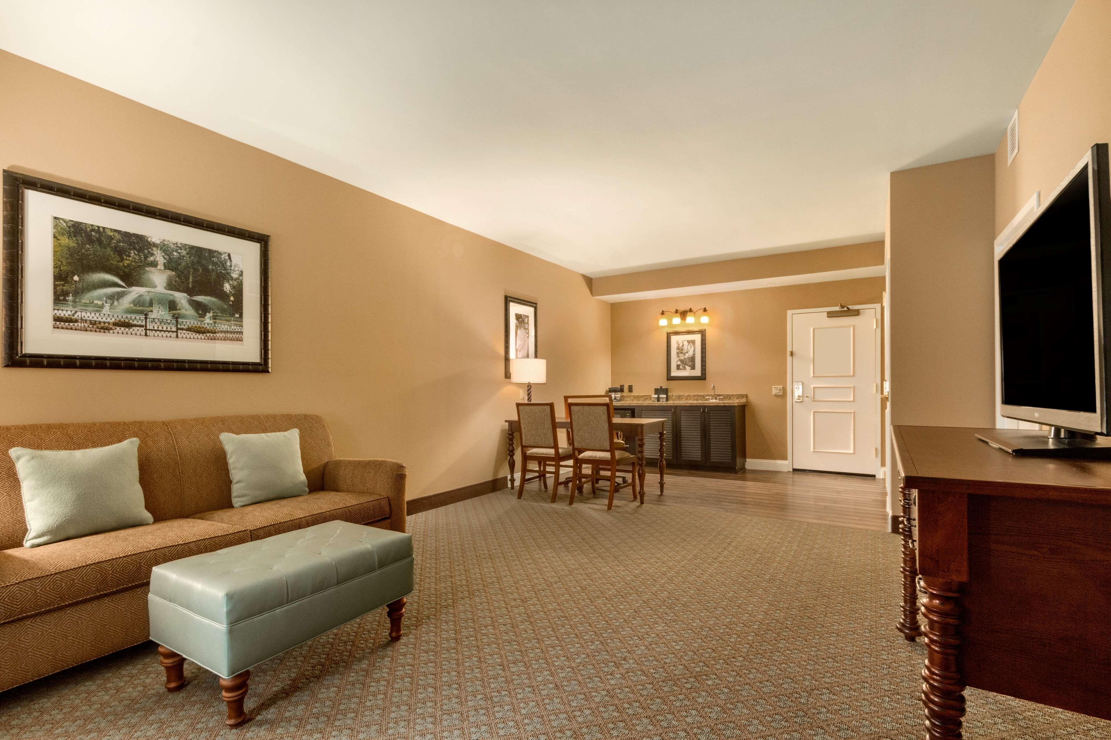 Embassy Suites Savannah Historic District Buitenkant foto