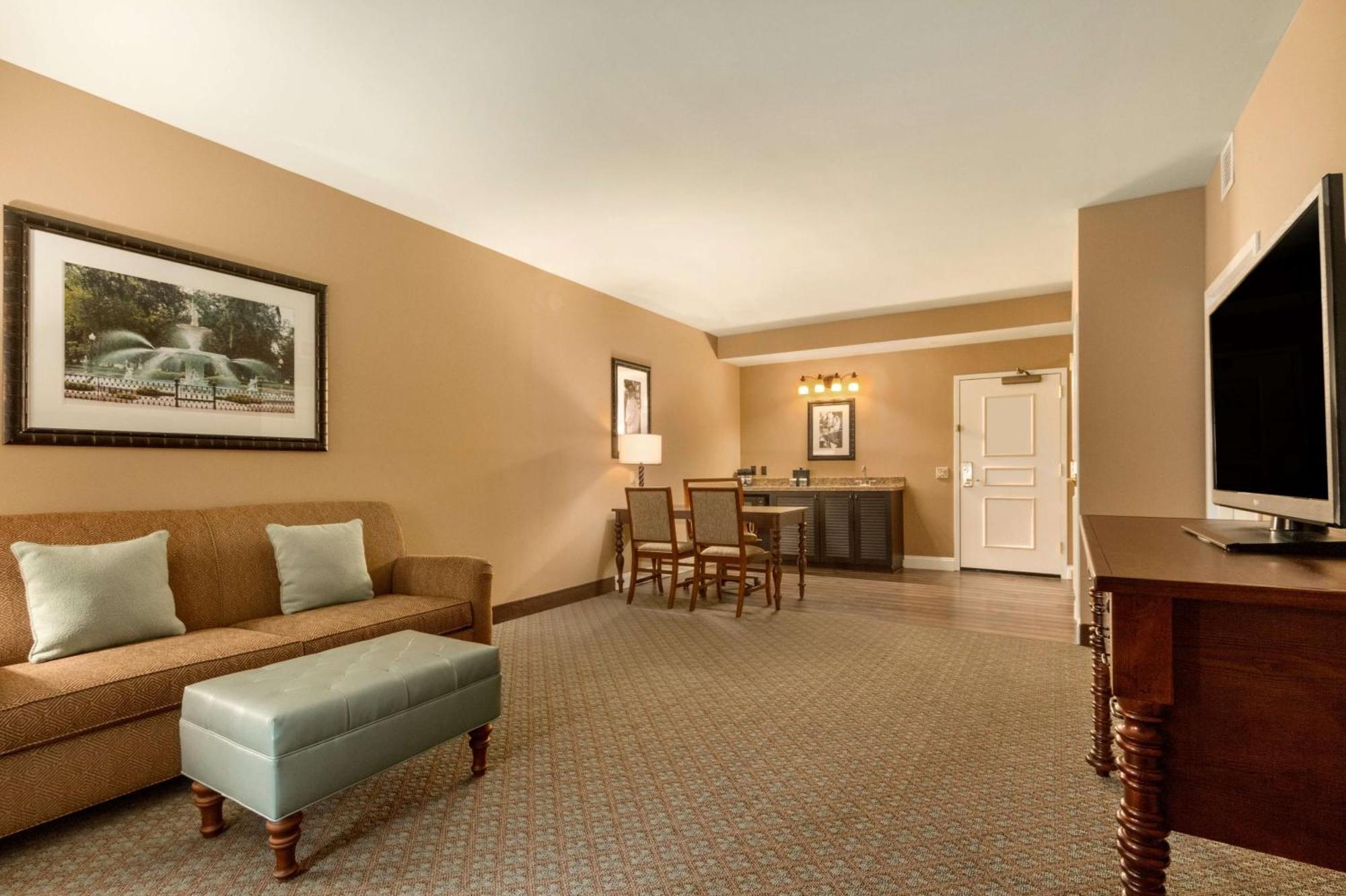Embassy Suites Savannah Historic District Buitenkant foto
