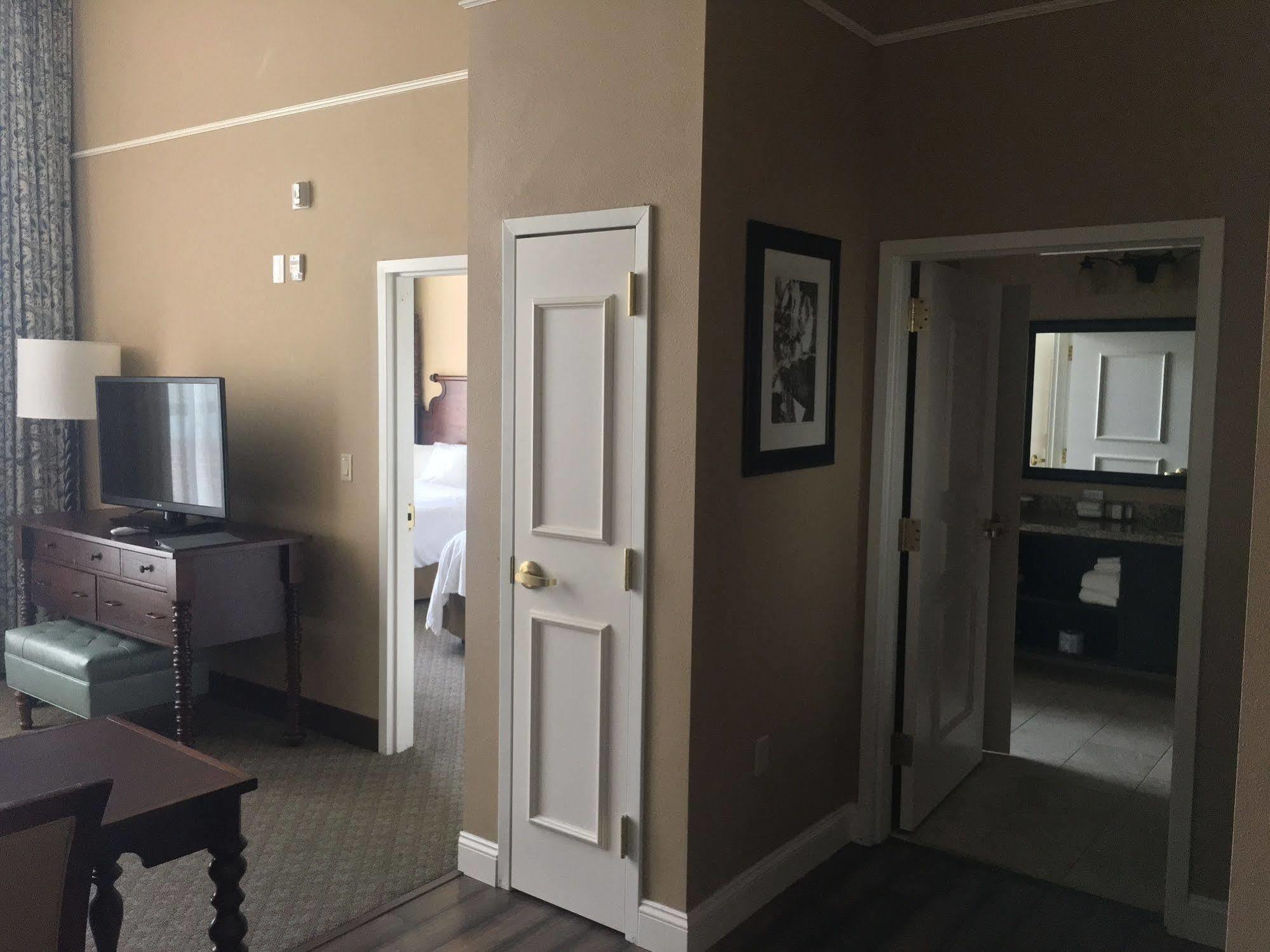 Embassy Suites Savannah Historic District Buitenkant foto