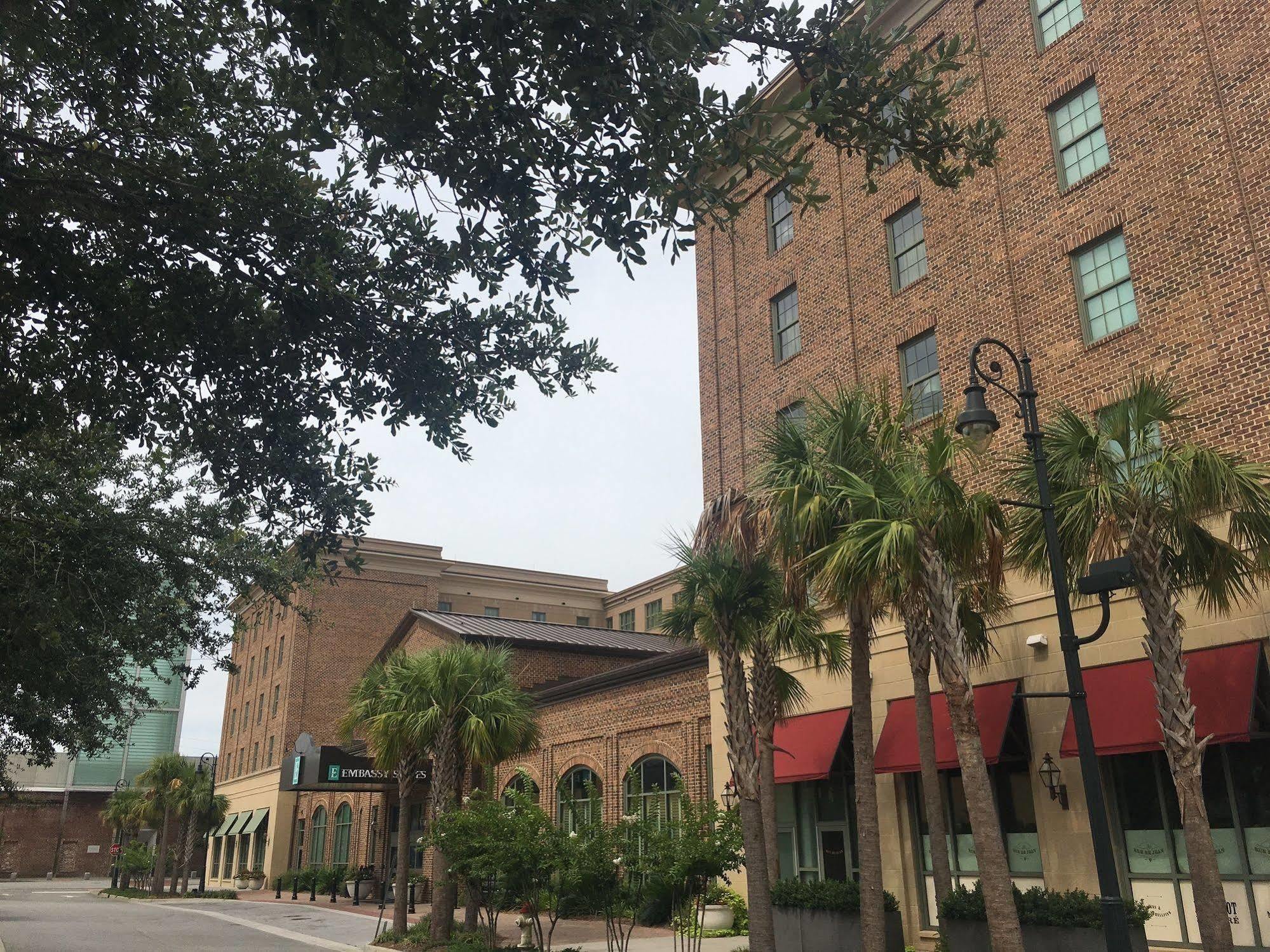 Embassy Suites Savannah Historic District Buitenkant foto